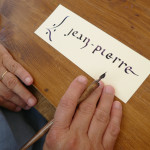 Dame Amiria utilise l'écriture caroline