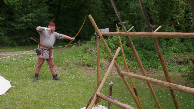entre deux contes, Yvain aime tirer à l'arc