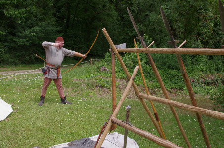 entre deux contes, Yvain aime tirer à l'arc